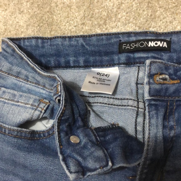 dark wash jeggings ripped jeans - Picture 5 of 5